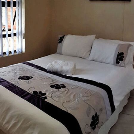 Crystal Rose Lodge Johannesburg Exterior photo
