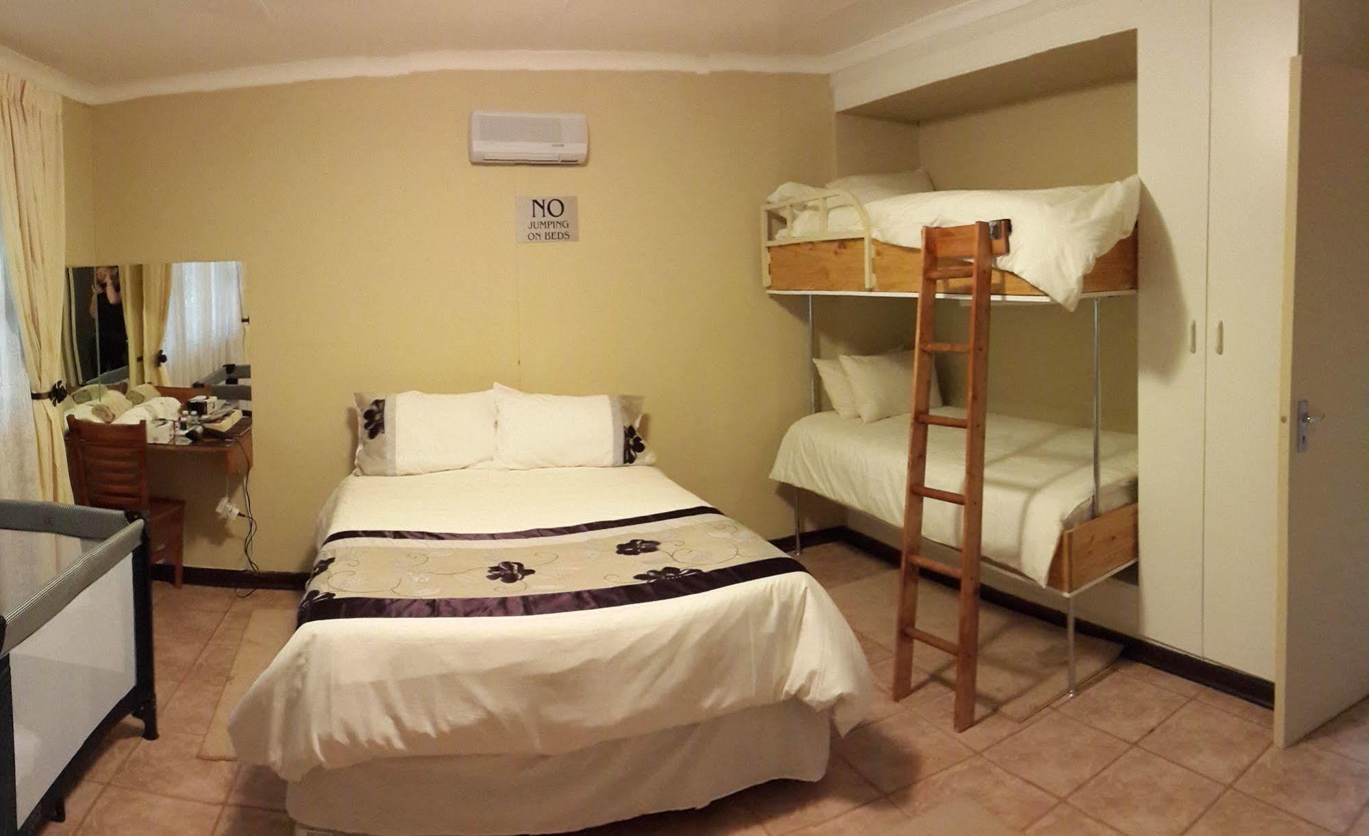 Crystal Rose Lodge Johannesburg Exterior photo