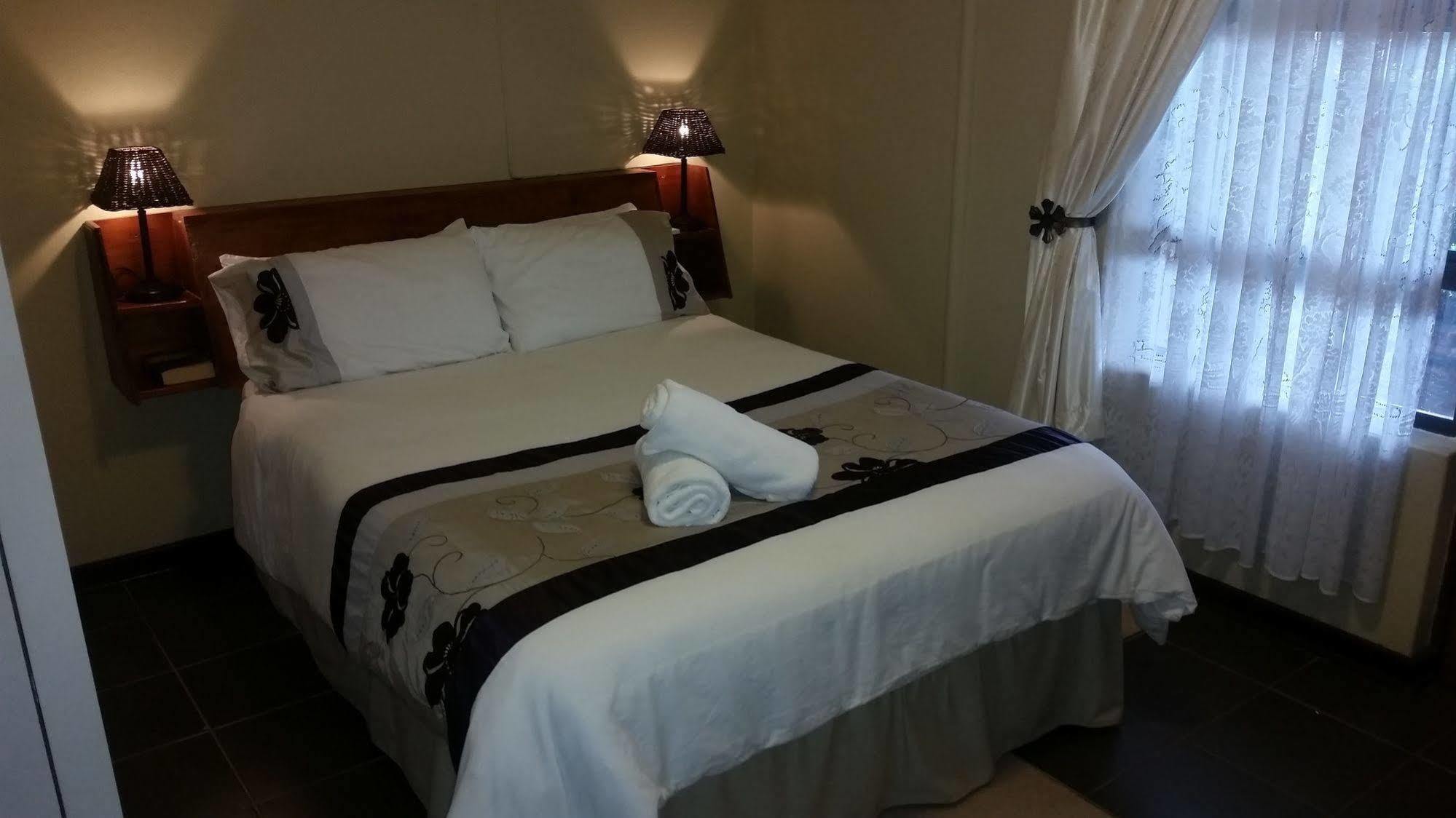 Crystal Rose Lodge Johannesburg Exterior photo